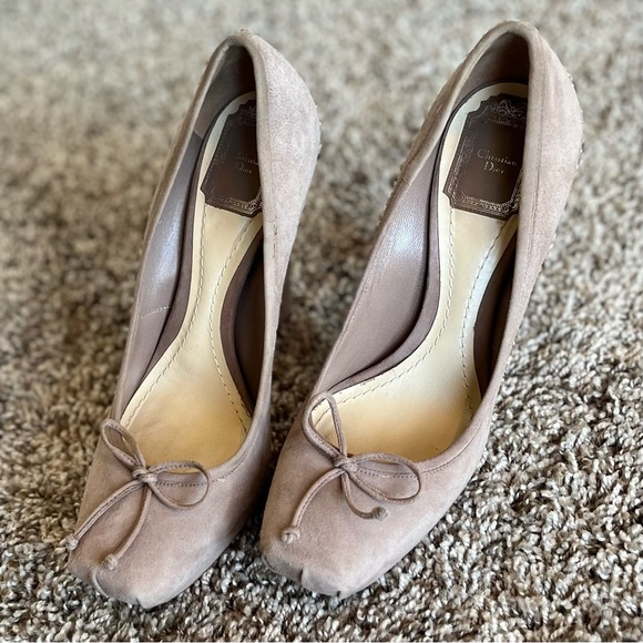 Dior Nude Suede Ballet Heels with Bows and Square Toes - Picture 12 of 15